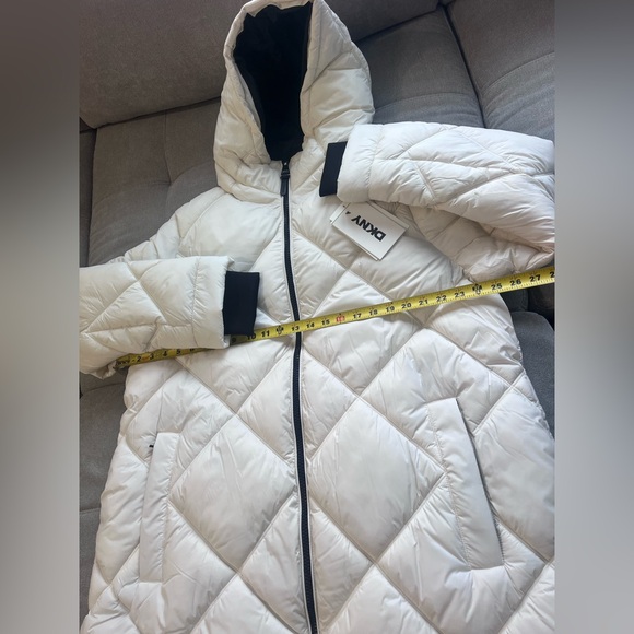 NWT $300 DKNY Women’s Silky Long Quilted Parka Water Resistant Zip Pockets Large - Picture 4 of 8